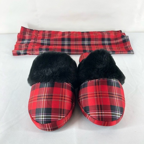 Victoria's Secret Plaid Slippers - Red and Black Size M - Picture 1 of 9